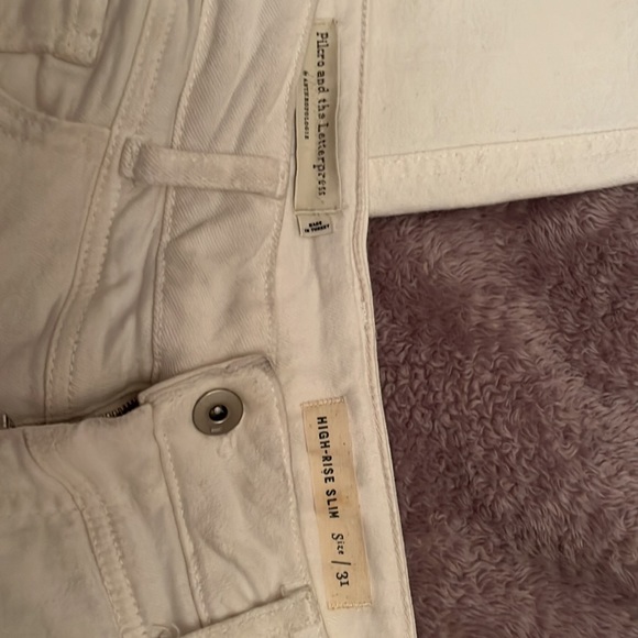 Pilcro ivory/white denim. High rise slim jeans. Size 31 - Picture 2 of 5